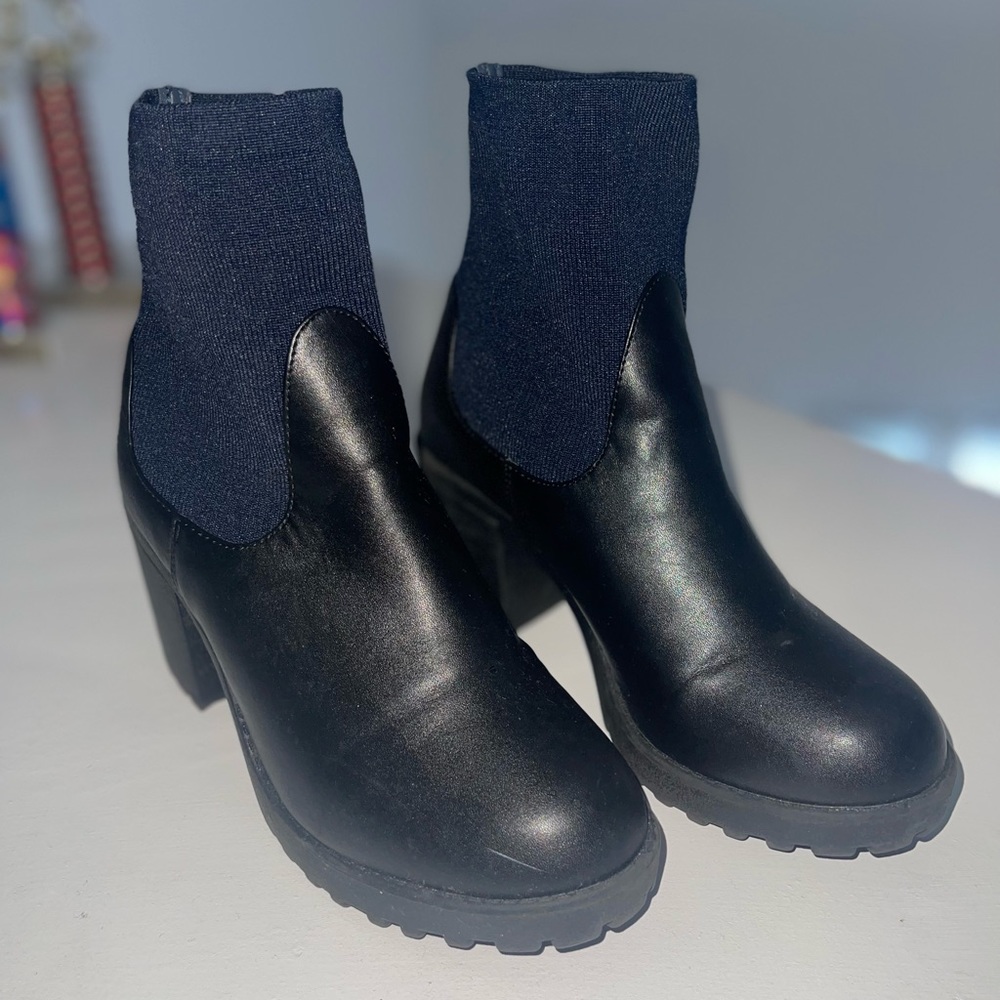 URBAN OUTFITTERS BOOTS
